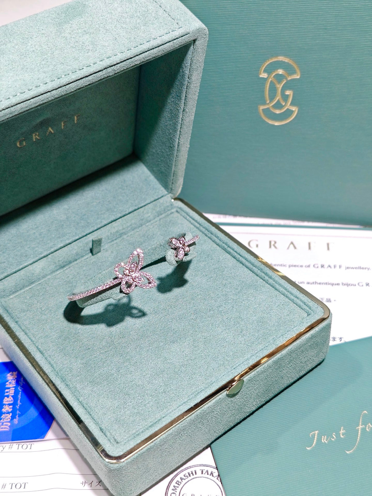 GRAFF Butterfly Silhouette Open Diamond Bangle