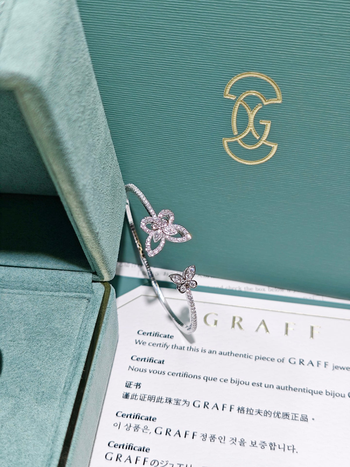 GRAFF Butterfly Silhouette Open Diamond Bangle