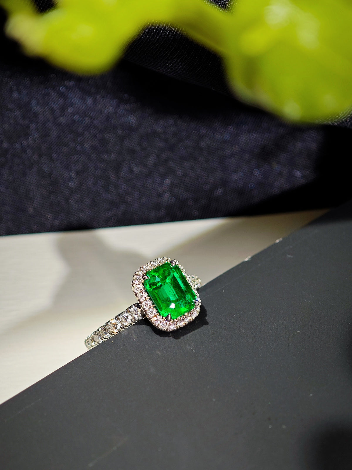 Cartier Destinée emerald solitaire ring side view