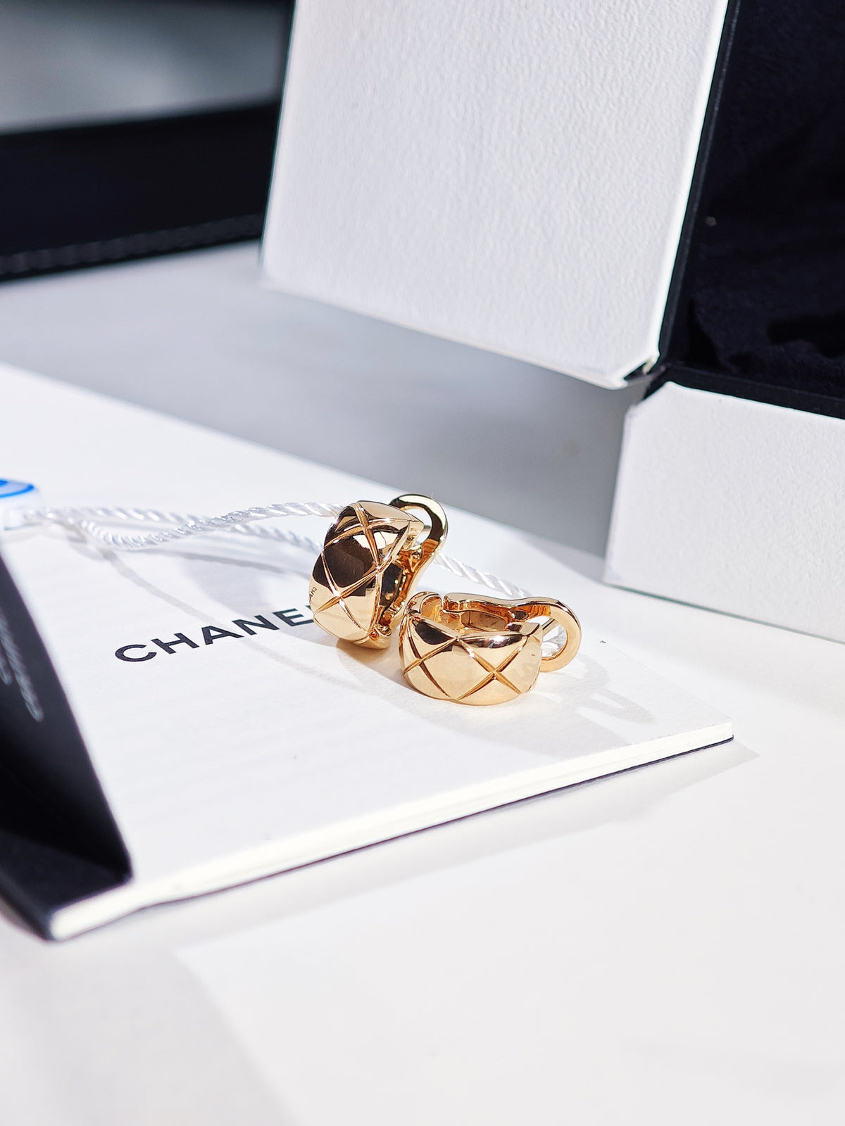 CHANEL COCO CRUSH quilted motif earrings in 18K BEIGE GOLD, pair detail