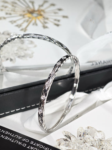 CHANEL COCO CRUSH mini diamond bracelet side view