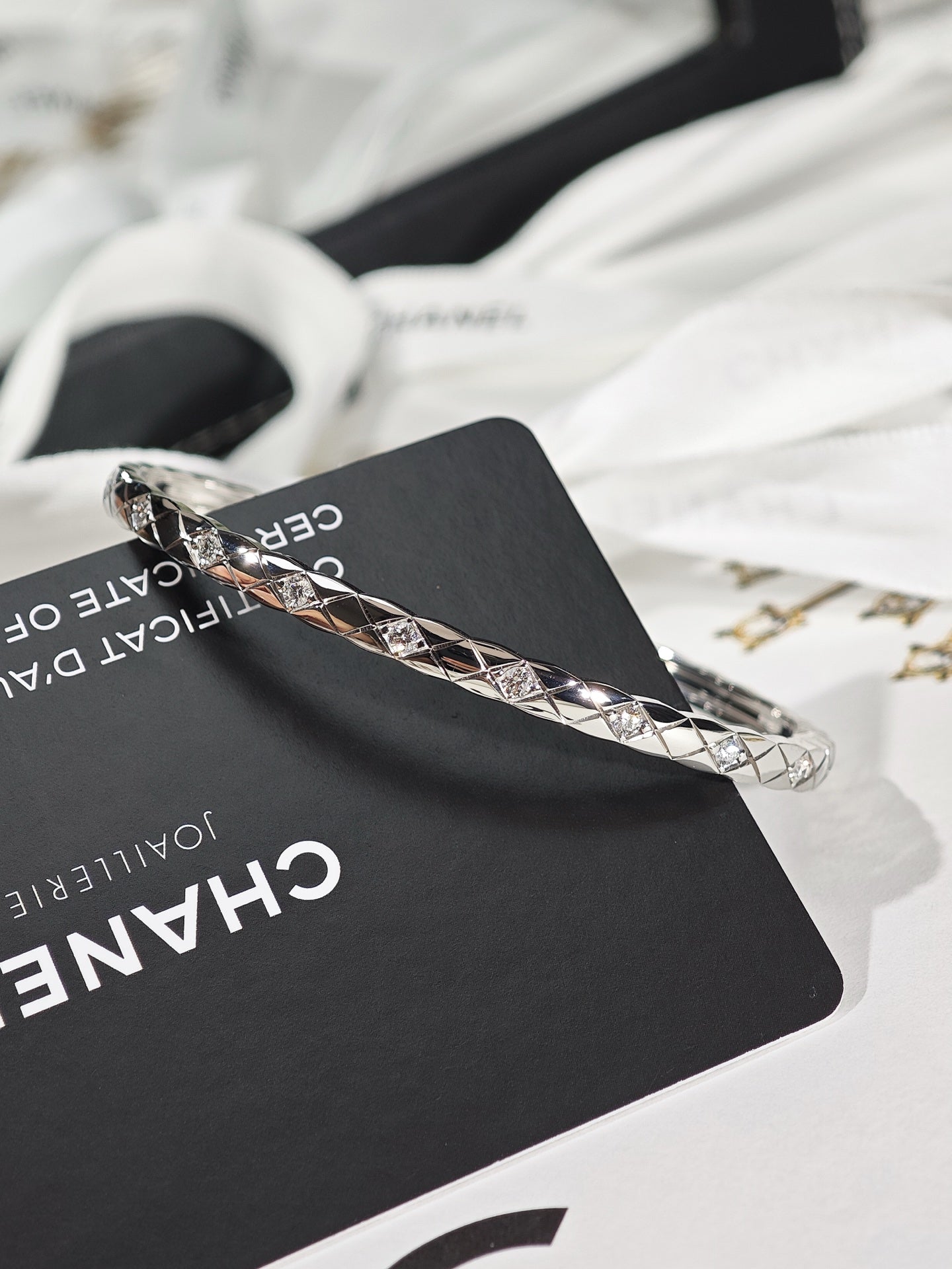 CHANEL COCO CRUSH mini diamond bracelet diamond detail