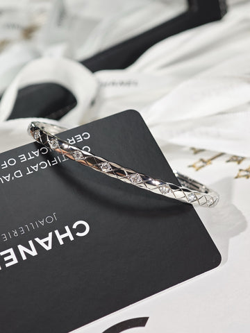 CHANEL COCO CRUSH mini diamond bracelet diamond detail