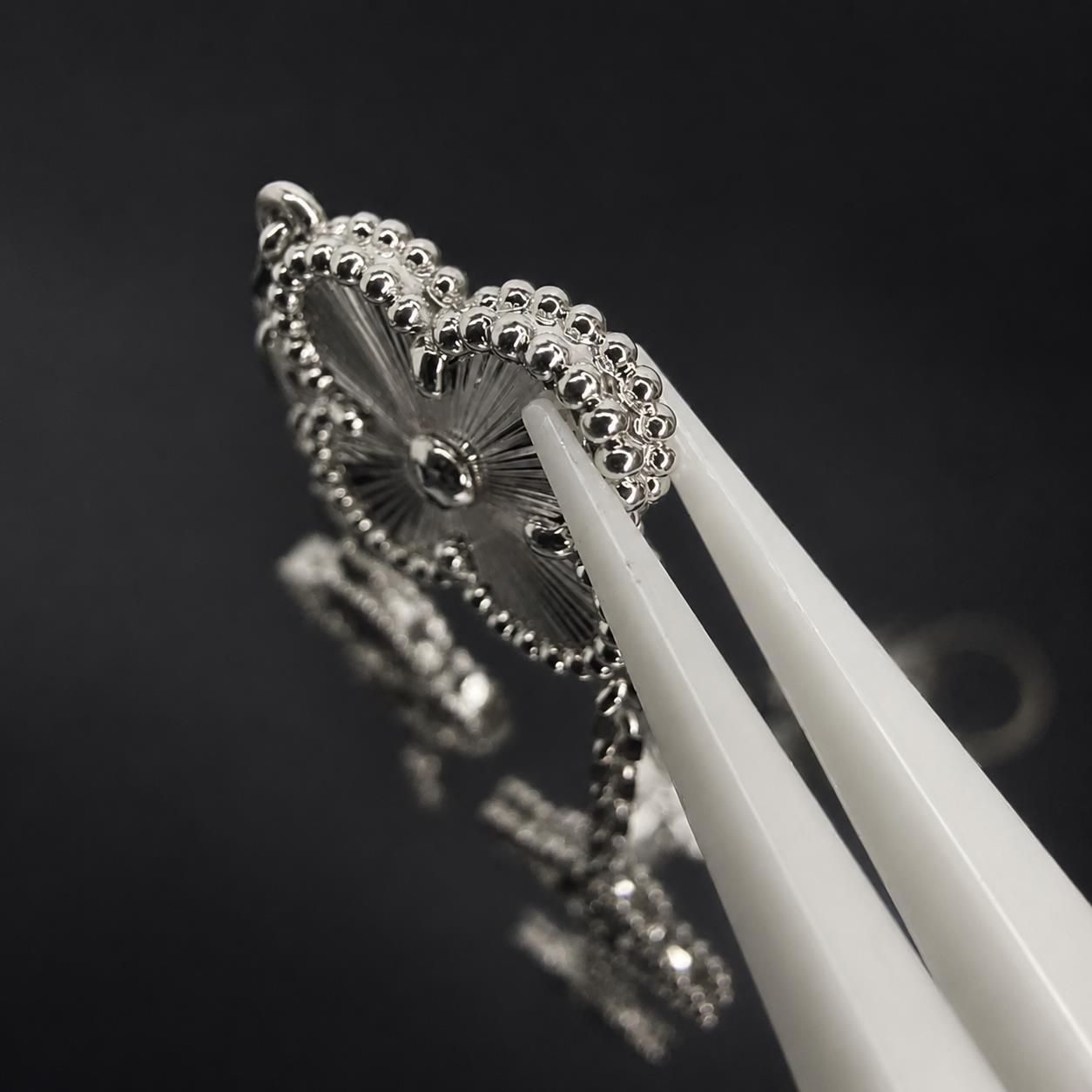 Jewelry craftsmanship and condition inspection